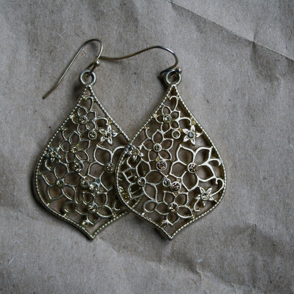 VINTAGE FLORAL WIRE EARRINGS WITH BEADING - Picture 1 of 5
